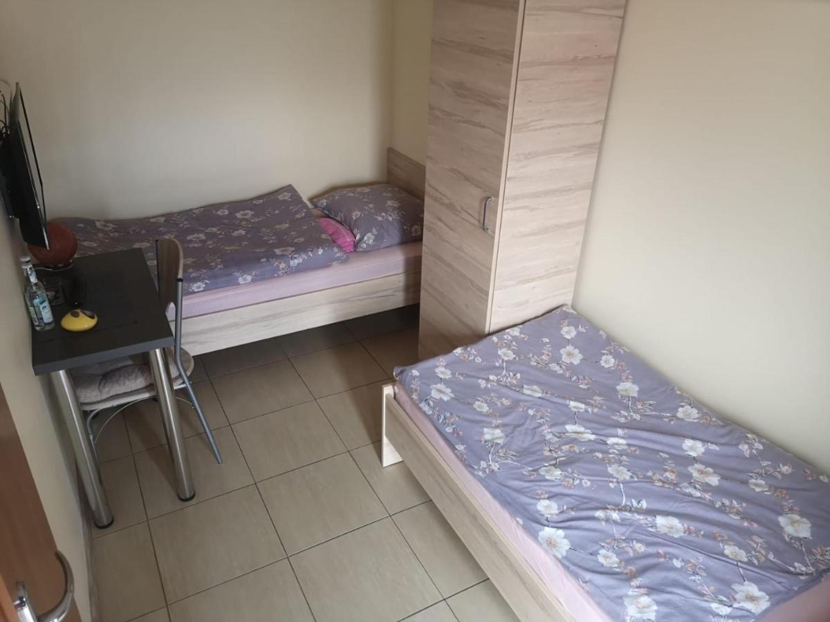 Ługniany Pokoje Freedoor מראה חיצוני תמונה