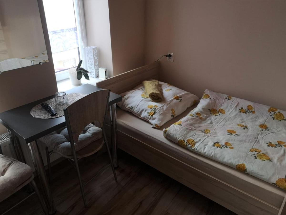 Ługniany Pokoje Freedoor מראה חיצוני תמונה