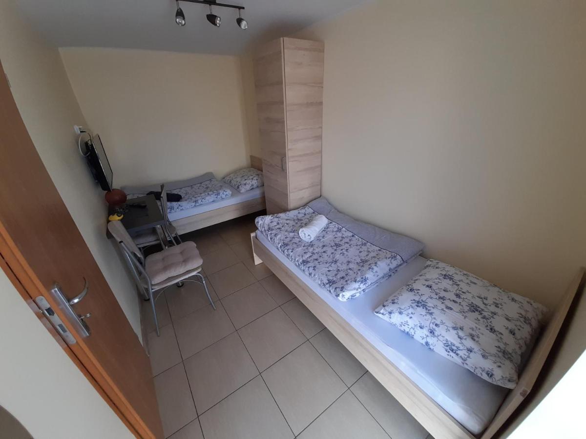 Ługniany Pokoje Freedoor מראה חיצוני תמונה
